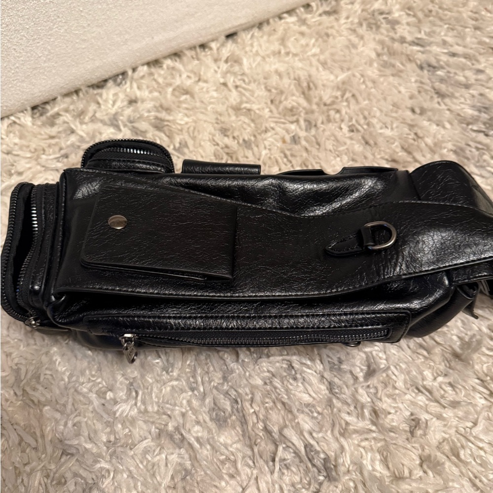 Black Leather Utility Bag - Picture 14 of 15